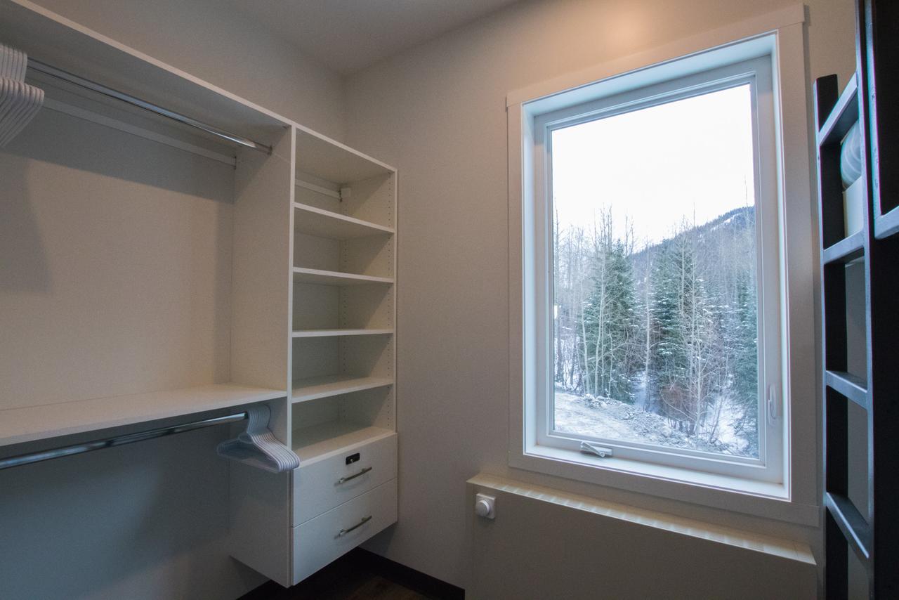 The Burfield Hotel Sun Peaks Ngoại thất bức ảnh