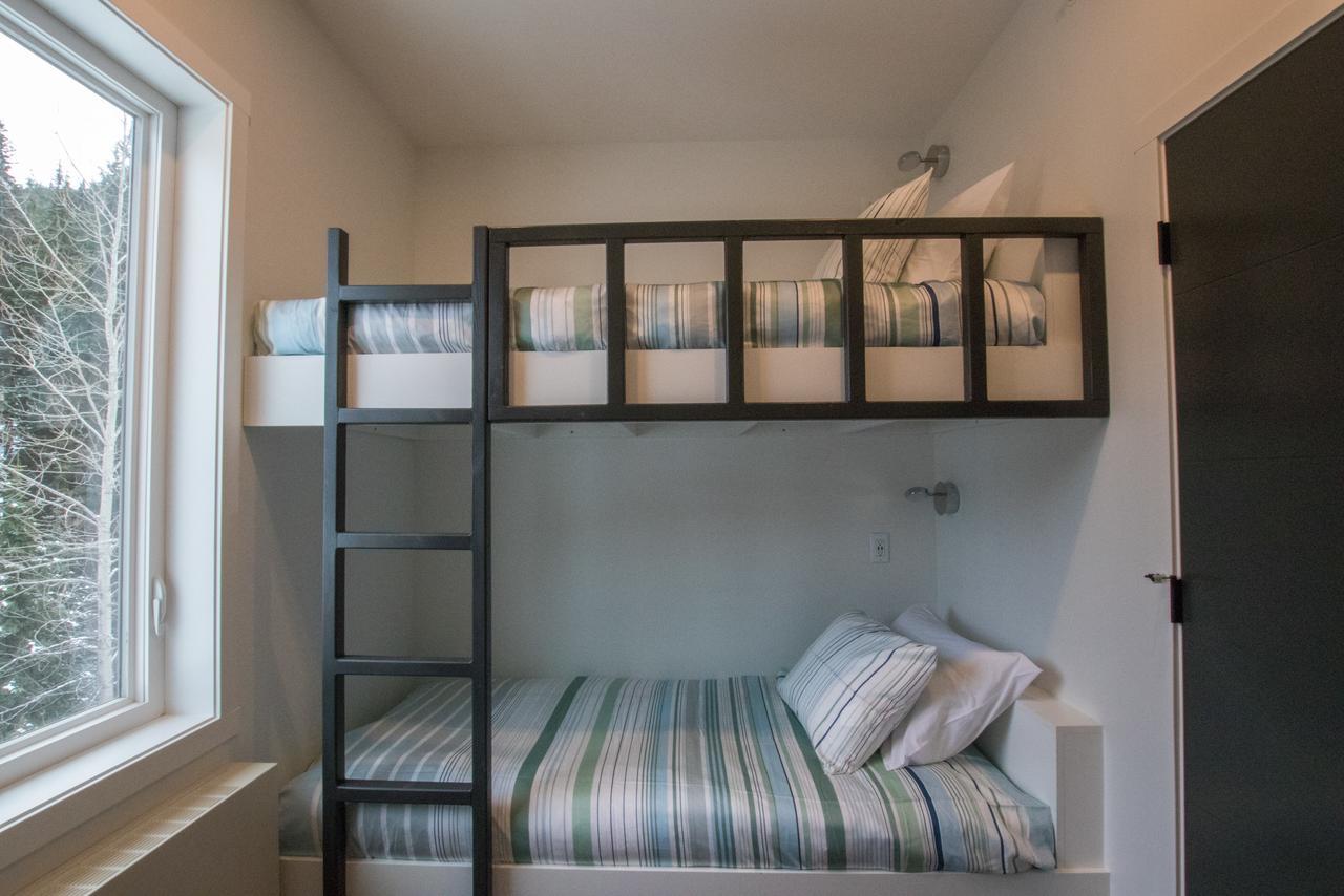 The Burfield Hotel Sun Peaks Ngoại thất bức ảnh